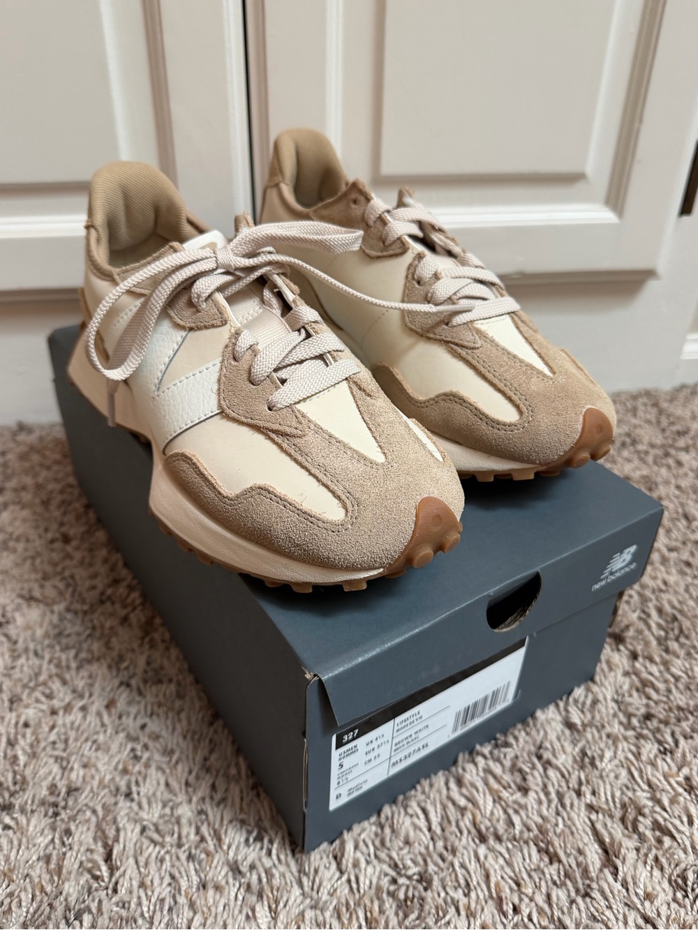 NIB New Balance 327 Sneaks Neutral Color Way Cream Beige Size 6.5
